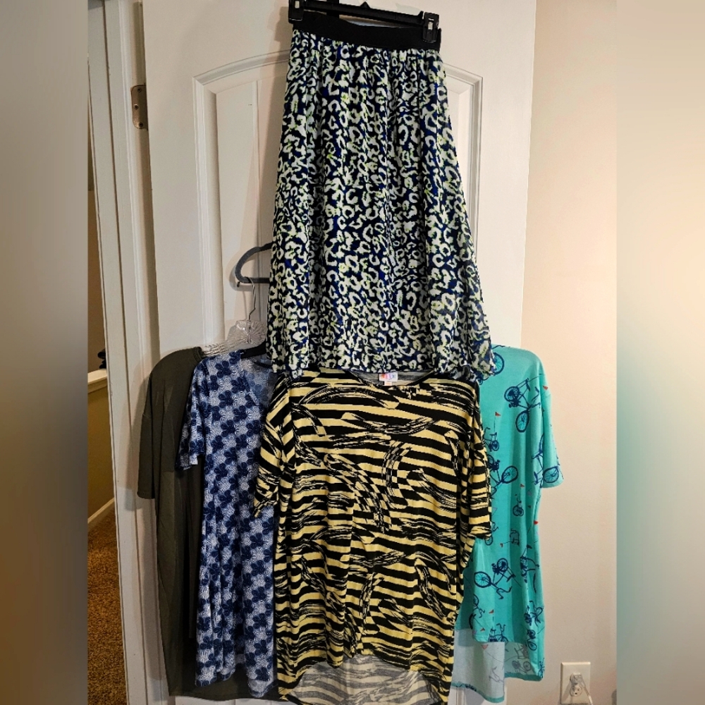 Womens LuLaRoe lot of 5  one skirt and 4 shirts size xxs